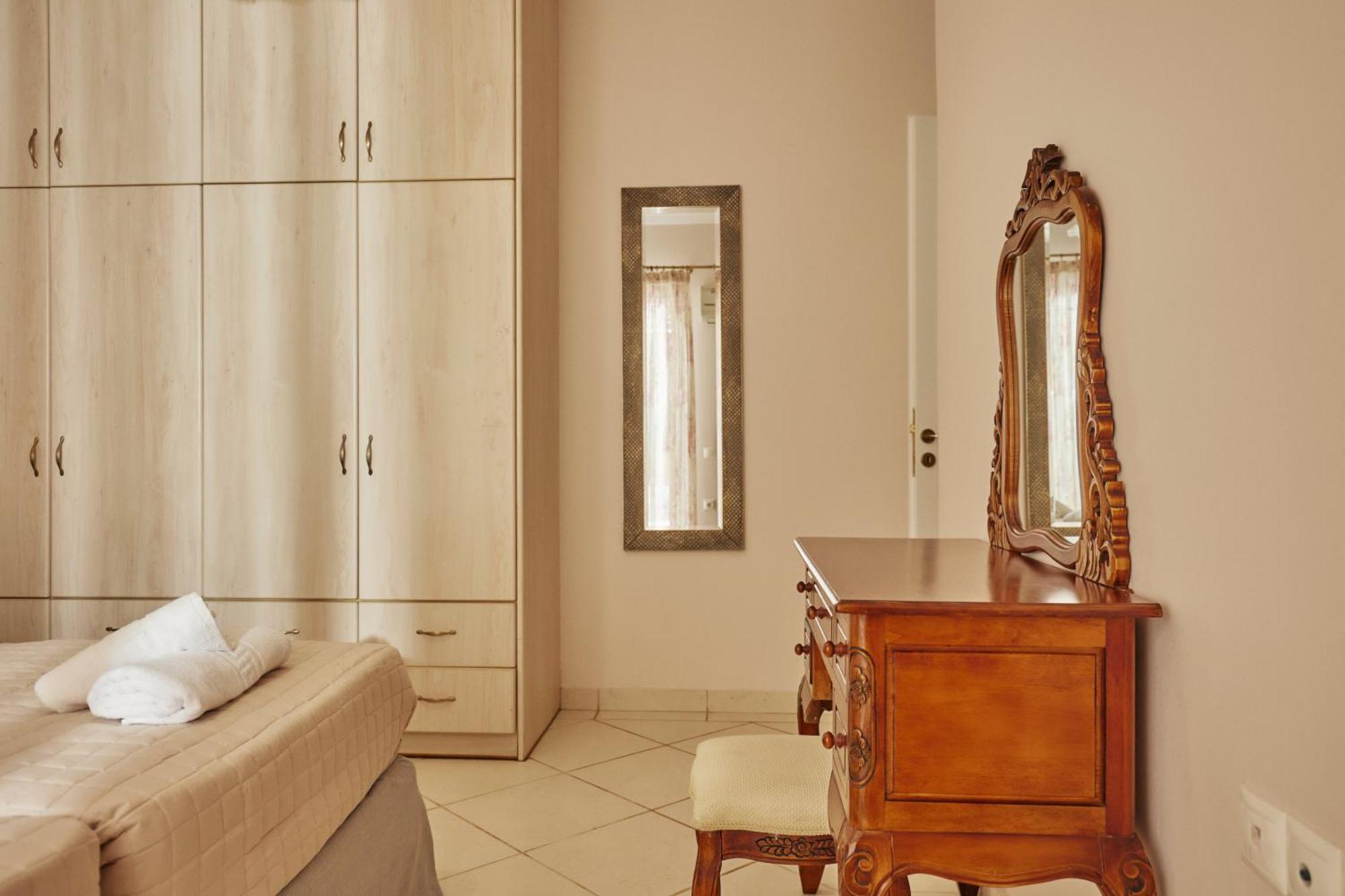 Lagini Villa *