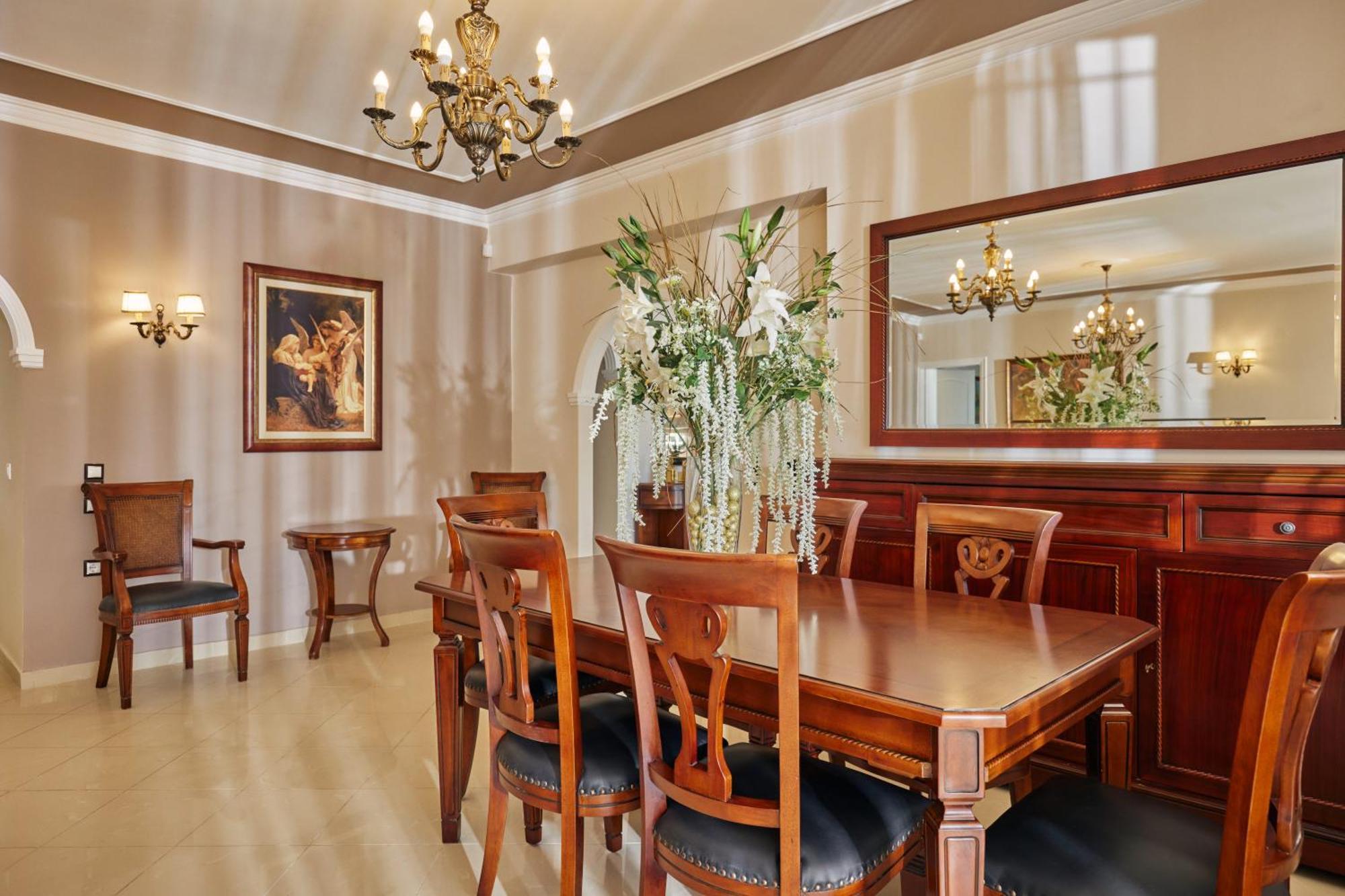 Lagini Villa *